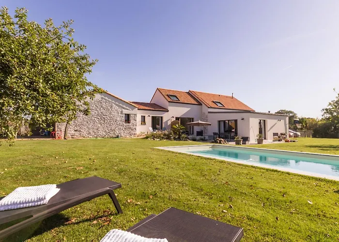 Boheme Avec Terrasse Et Parking, A Proximite De Planete Sauvage - Fr-1-306-1305 *